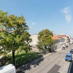 Gruene Und Zentrale Ruhelage Im Neubau Mit Balkon Wien
