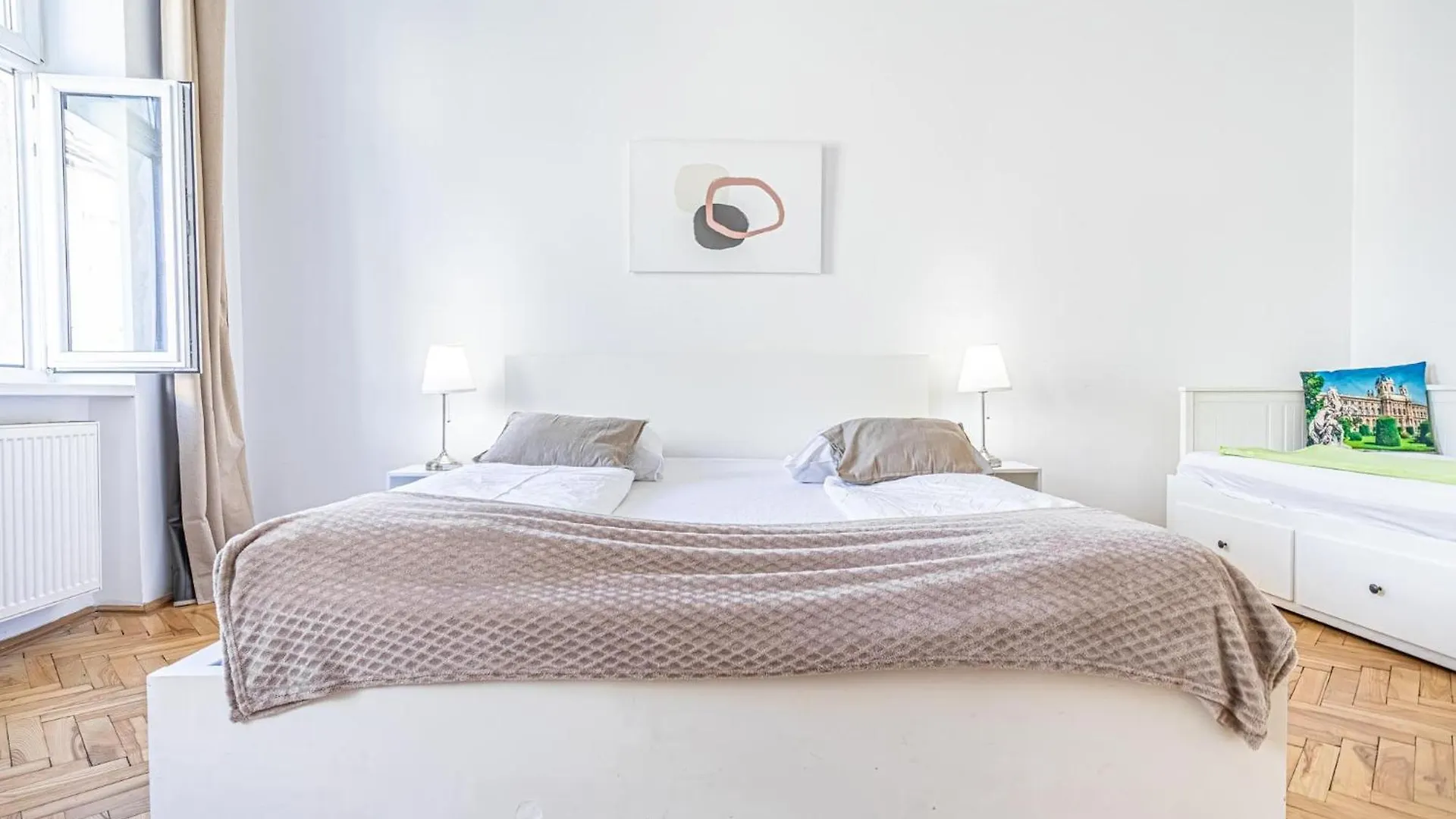 Stylish 2Br Shared Apt For Longstays Margareten, Up To 5P Vienna Apartment