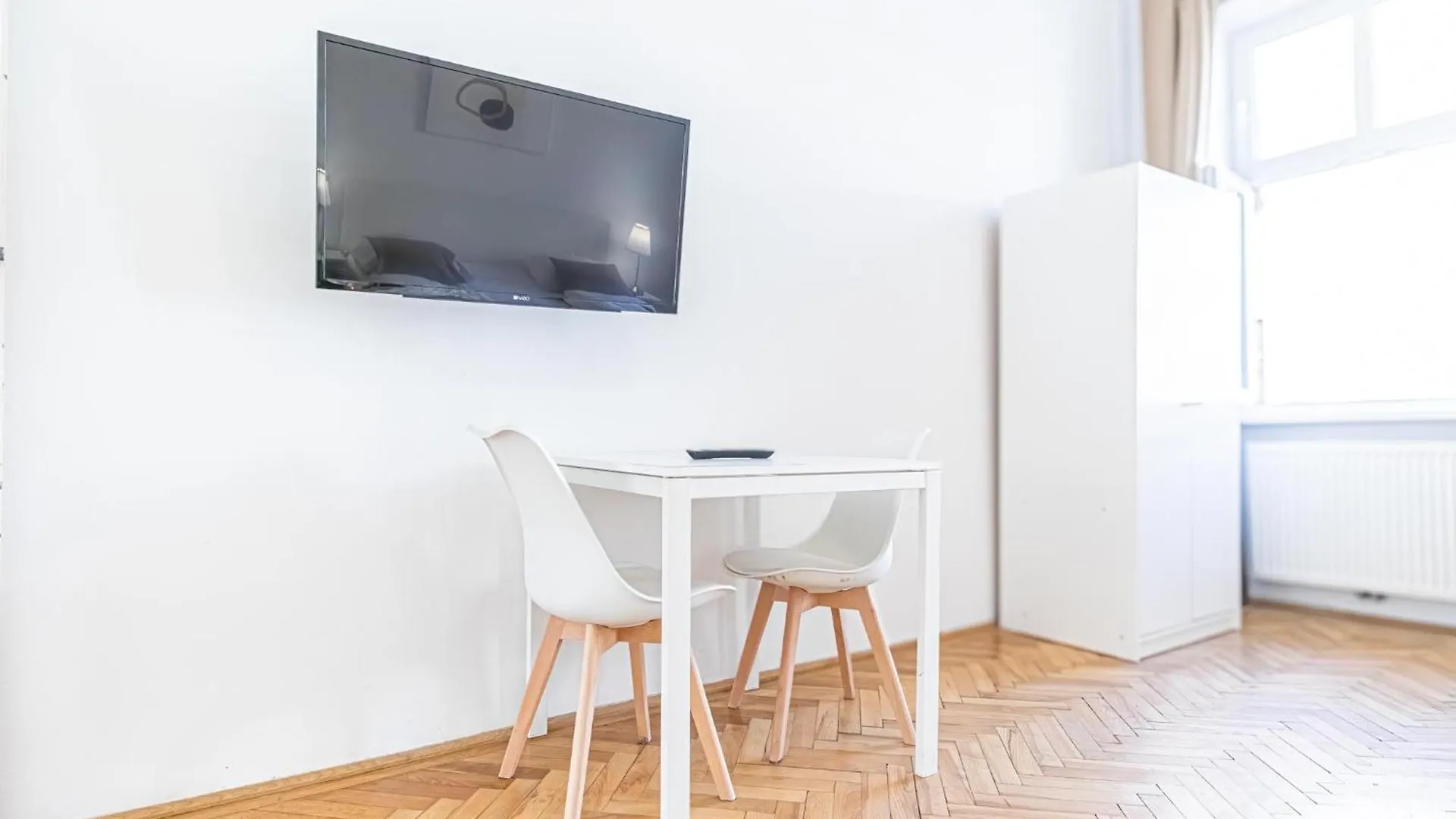 Stylish 2Br Shared Apt For Longstays Margareten, Up To 5P Vienna Apartment